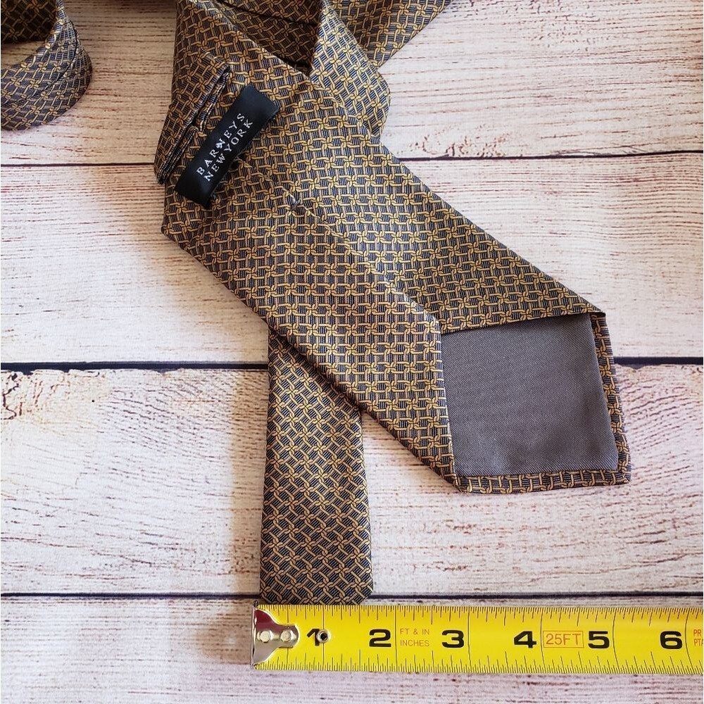 Barneys New York 100% Silk Chain Link Print Tie Italy Gray Brown - Picture 8 of 8